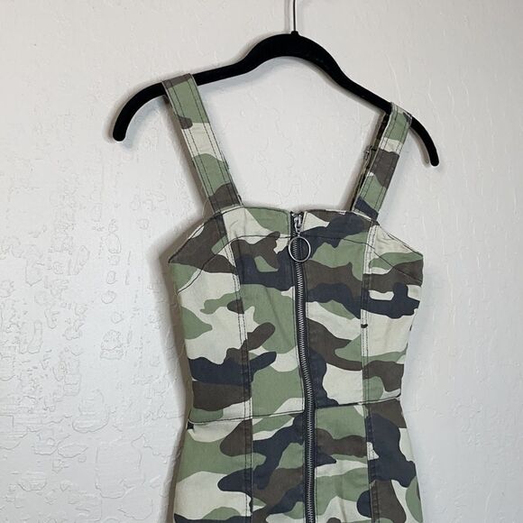 (H&M) divided dress - Picture 3 of 9